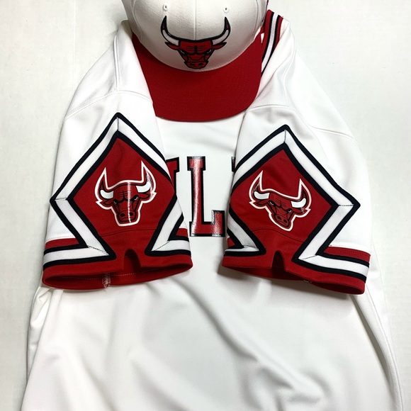 Mitchell & Ness Bulls shooting jersey & fitted - Picture 3 of 9